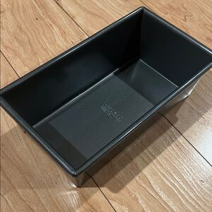 Chicago metalic Black Loaf Pan